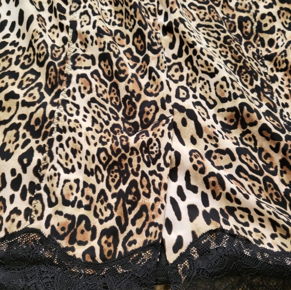 Victoria Secret cheetah-print slip in size 4. - Picture 4 of 4